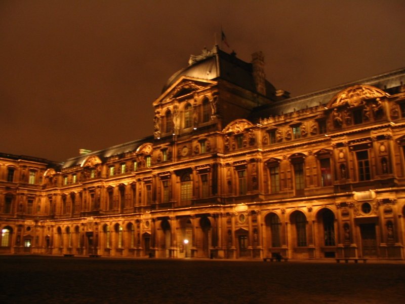 Лувр Париж