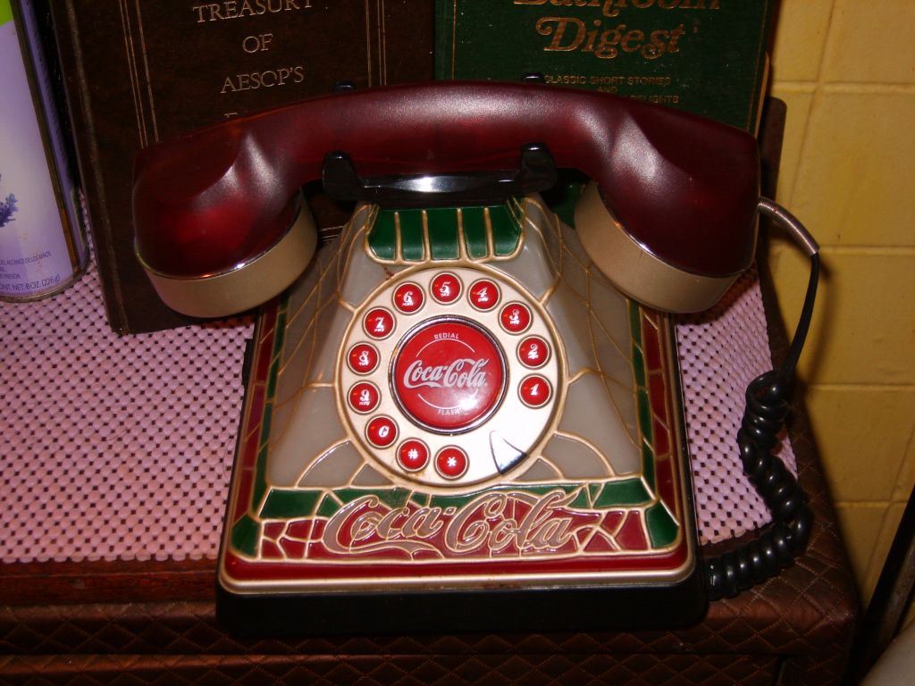 coke phone sis 5$ yard sale.JPG