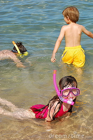 children-snorkeling-beach-260508