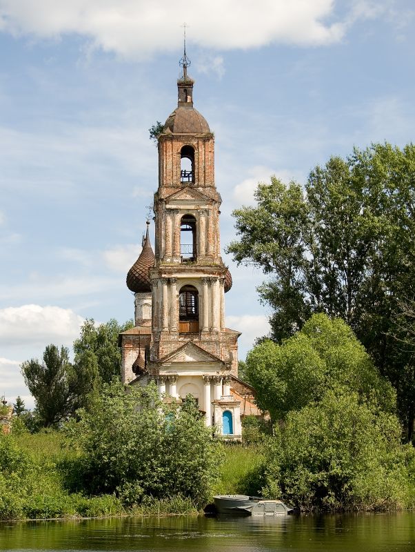 Спасская церковь в Рыбницах