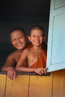 250px-Young_Thai_Buddhist_monks.