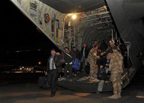 ap_britain_c_130_evacuation_liby