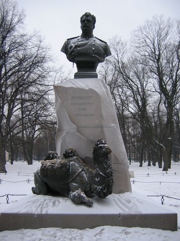 Памятник Пржевальскому. Питер