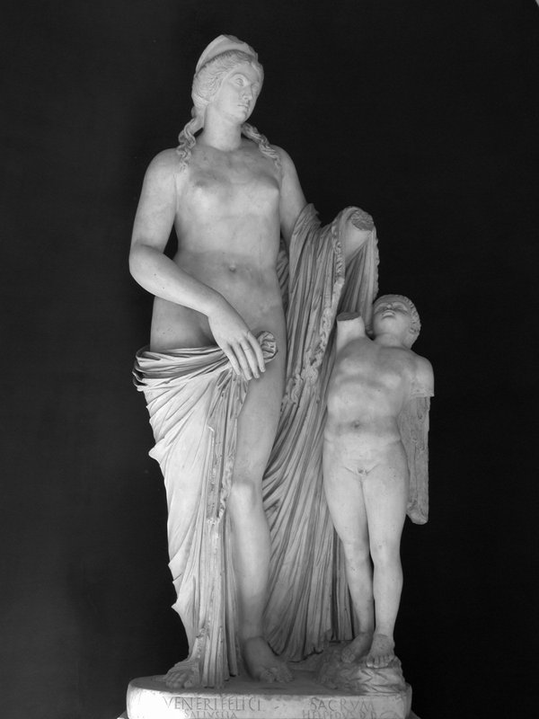 VatMus_Statue_Woman_and_Boy.jpg