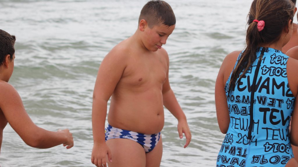 Boys_at_the_beach_are_fat_01_12.