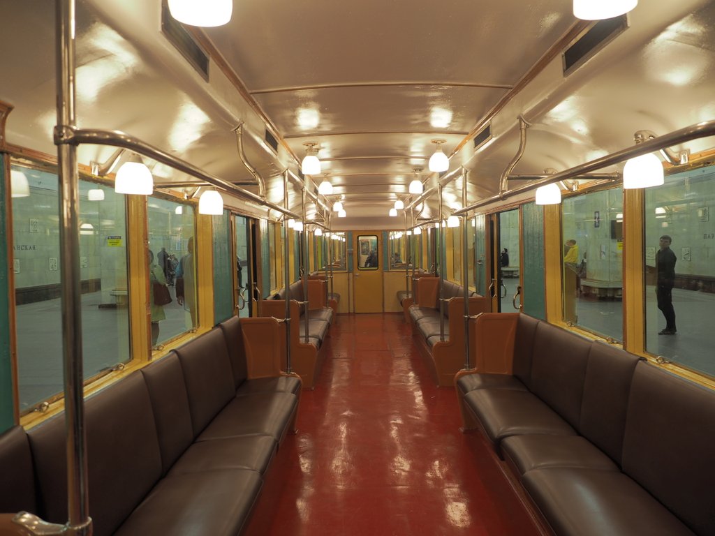 Moscow_metro_A_1_museum_car_inte