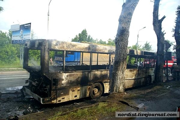 сгоревший автобус. июнь 2008.jpg
