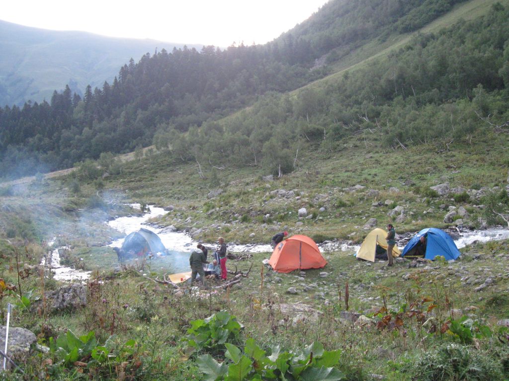 Лагерь в висячей долине Ай-Юлю